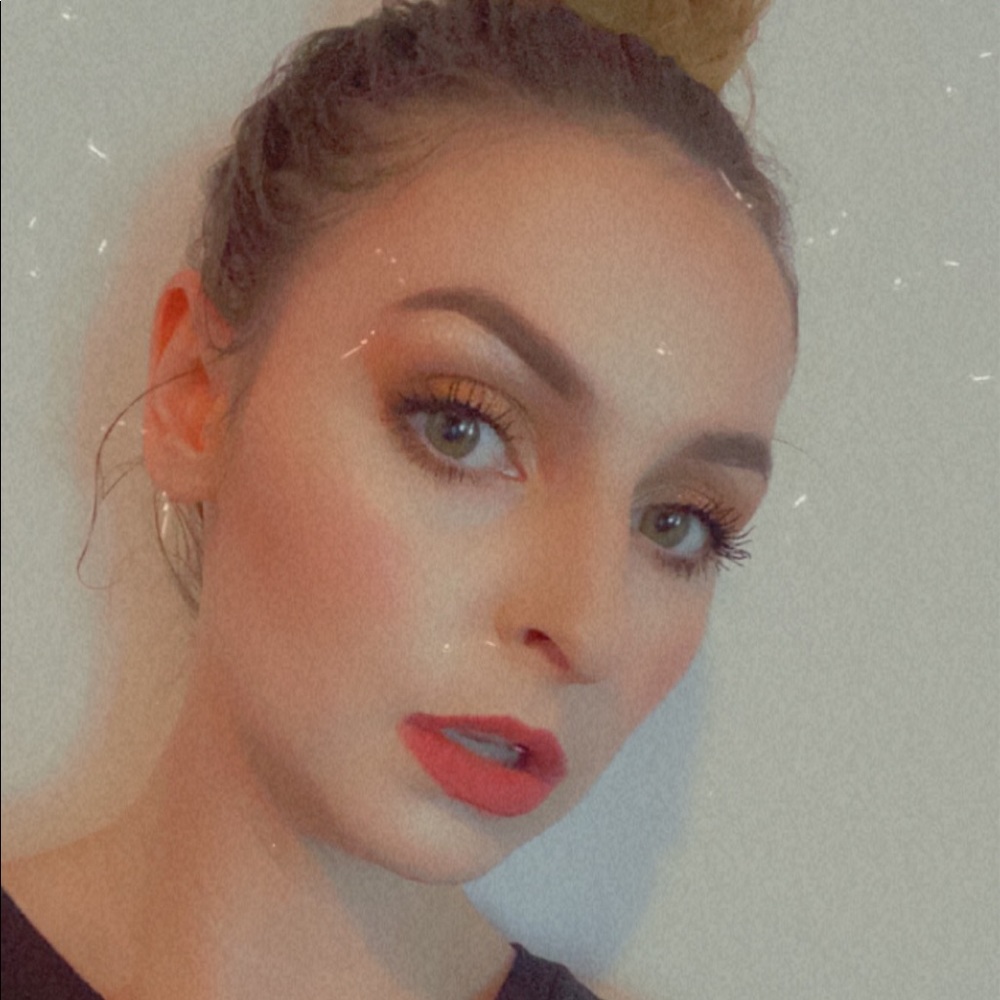 Meet your Posher, Nicole